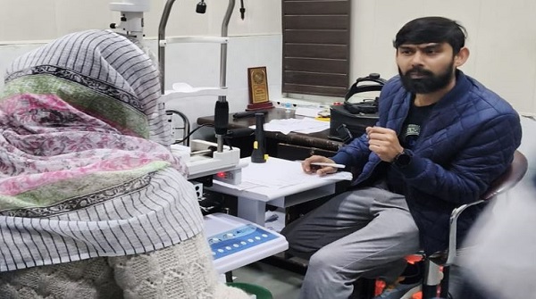 मरणोपरांत नेत्रदान और अब निशुल्क ऑपरेशन; हकीम स्वर्गीय कस्तूरचंद जैन के परिवार ने पेश की मानवता की मिसाल